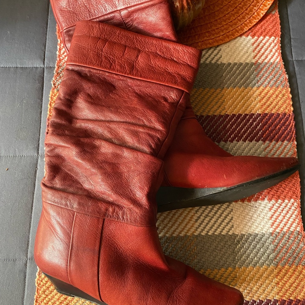 Vintage Chic Red Leather Heeled Boots - Picture 1 of 8